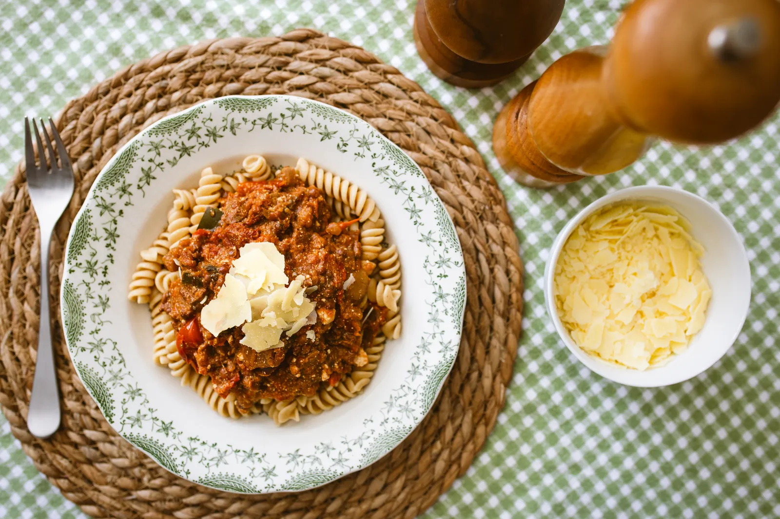 Pasta with slow-cooked tomato and vegetable sauce